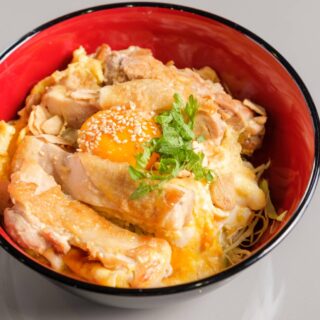 名物ママの親デカすぎ！親子丼