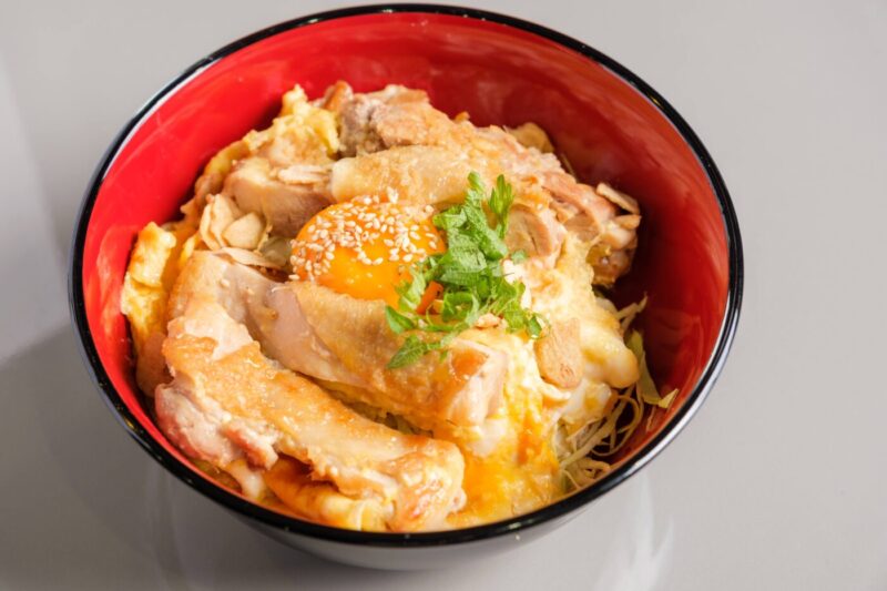 名物ママの親デカすぎ！親子丼