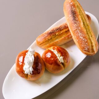 ガーリックパン　ホイップ＆クリームチーズ